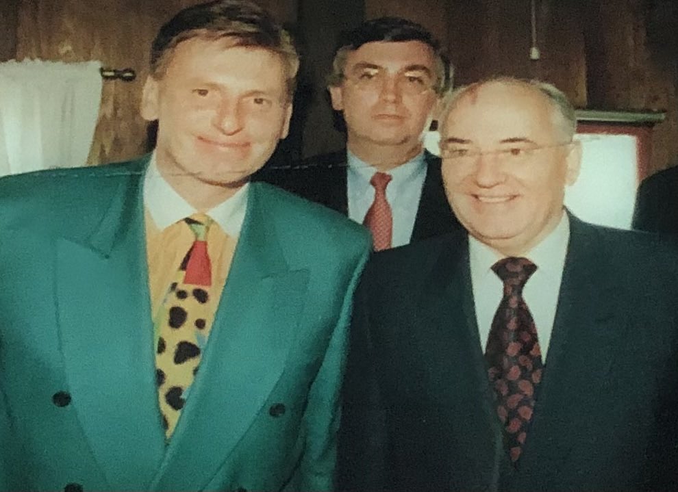 Henny vertelt in het theater over zijn bijzondere ontmoeting met Michail Gorbatsjov