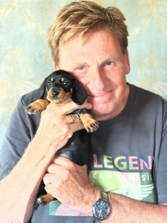 Telegraaf & NU.nl: Henny Huisman vernoemt nieuwe teckel als eerbetoon naar Tina Turner